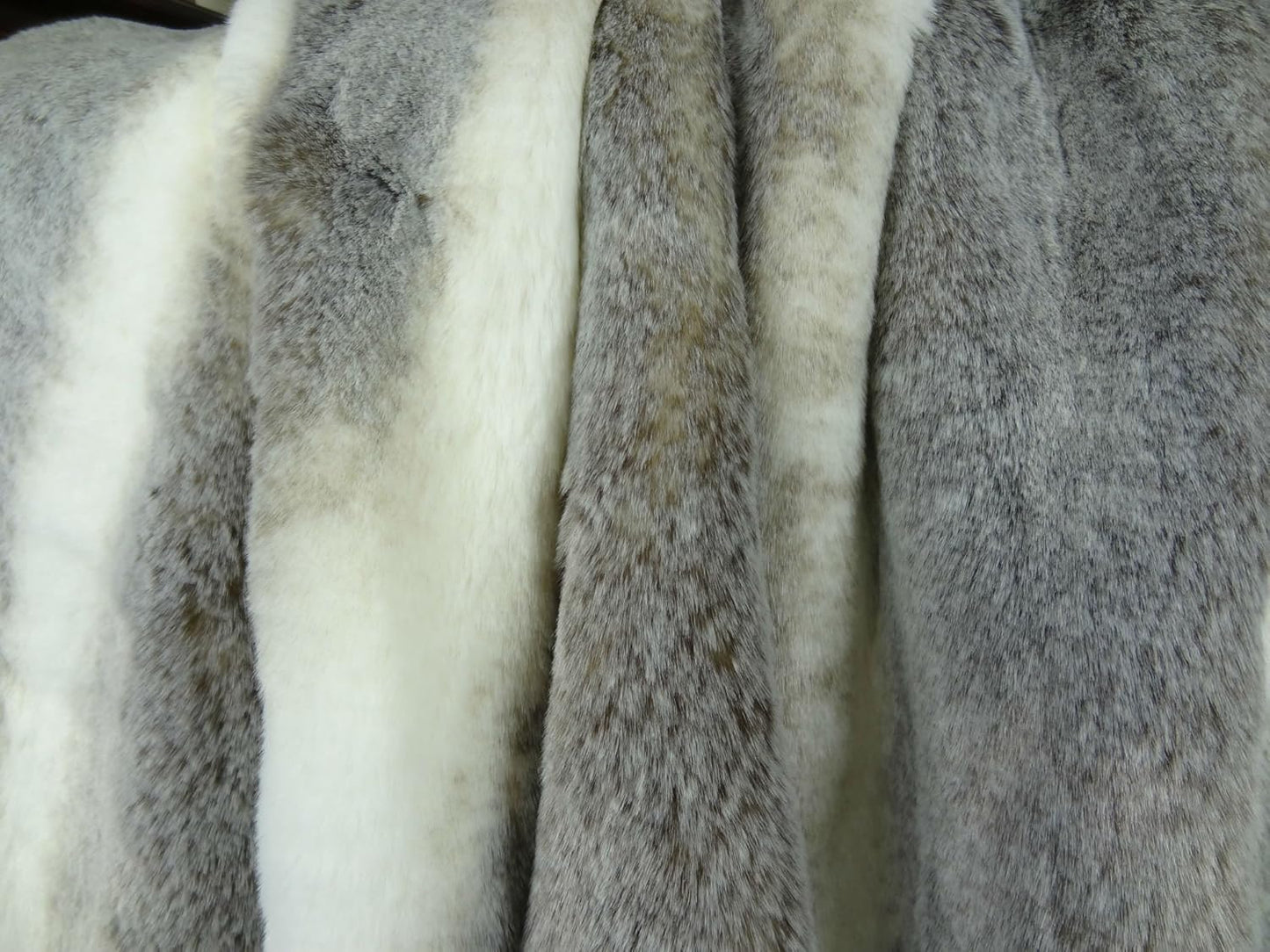 Tissavel Chinchilla Faux Fur Throw Blanket & Bedspread - Chinchilla Faux Fur - Gray Ivory Chinchilla Fur Throw - Luxury Soft Fur, Made in USA, 16444