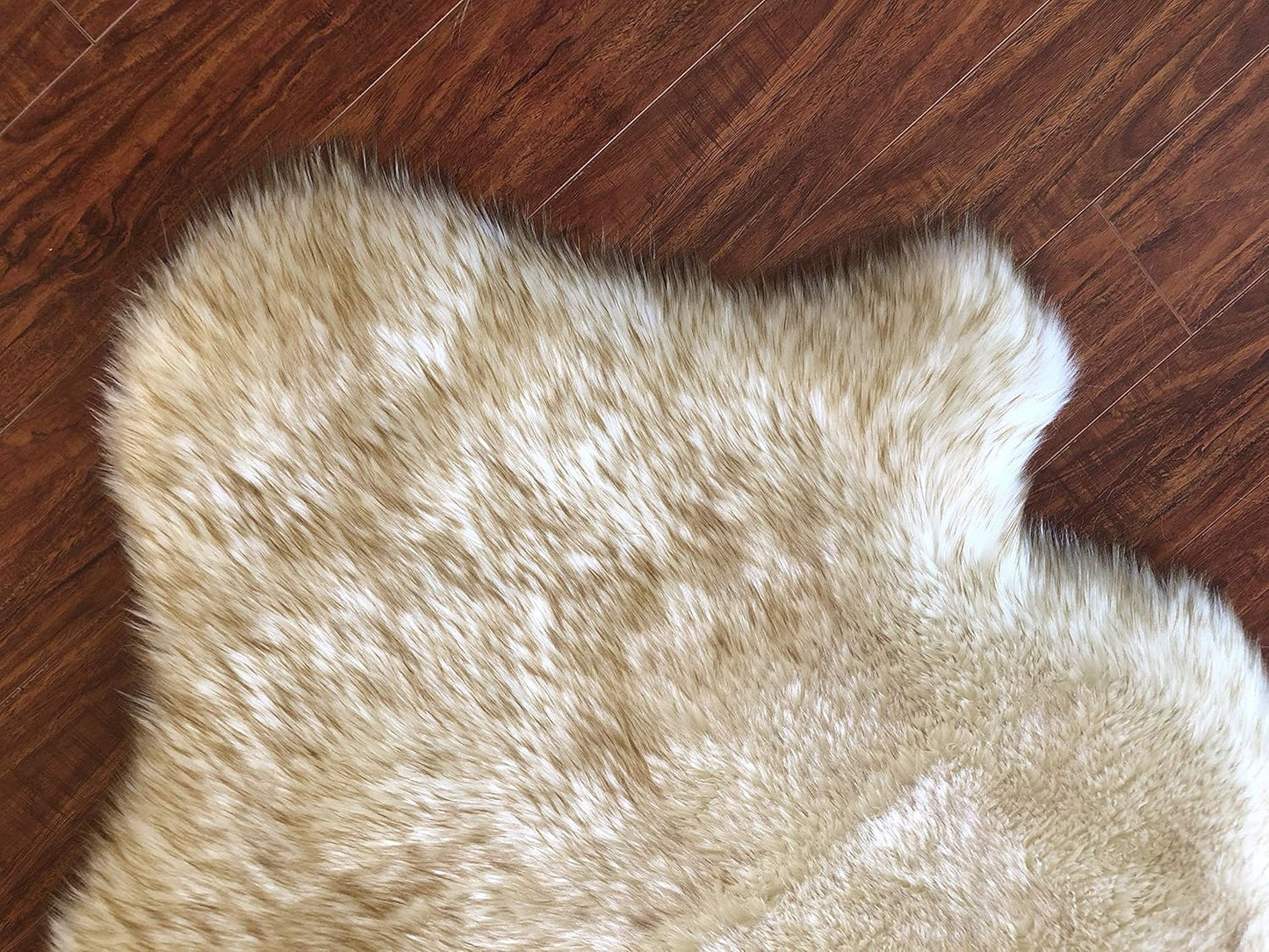LAMBZY Faux Sheepskin Hypoallergenic Free Shape Silky Shag Rug, Luxury Shaggy Silky Plush Carpet for Bedrooms Rugs Living Sofa Floor Rugs (Sexto 6 Pelts 6'x6', 180x180cm White with Brown Tips)