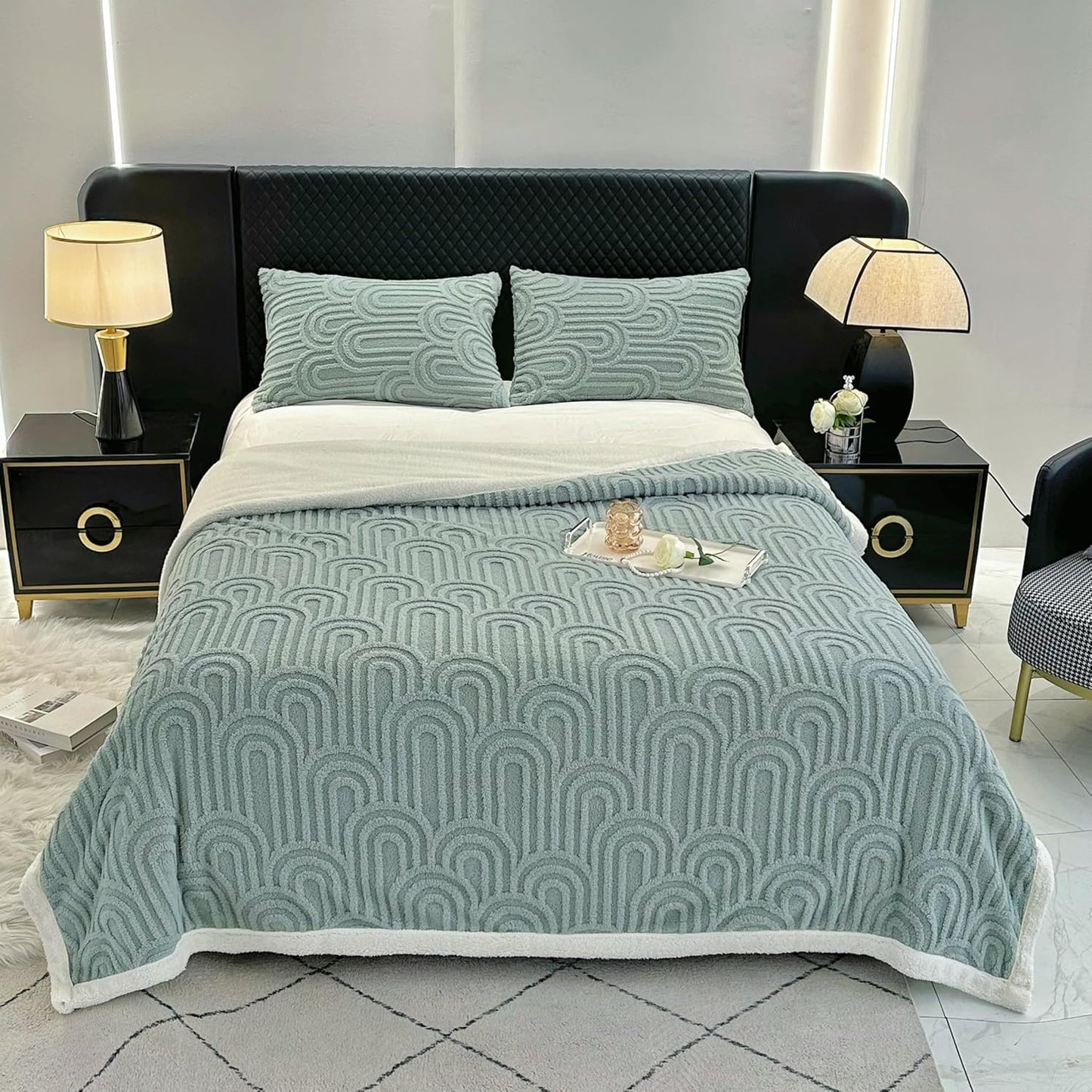 UKELER Sherpa Bed Blanket 80 × 90 inch, Ultra Soft Queen Size Throw Blanket for All Season, Cozy Plush Arch Fleece Blankets for Bedroom Living Room Dorm Hostel Sofa Camping, Light Green