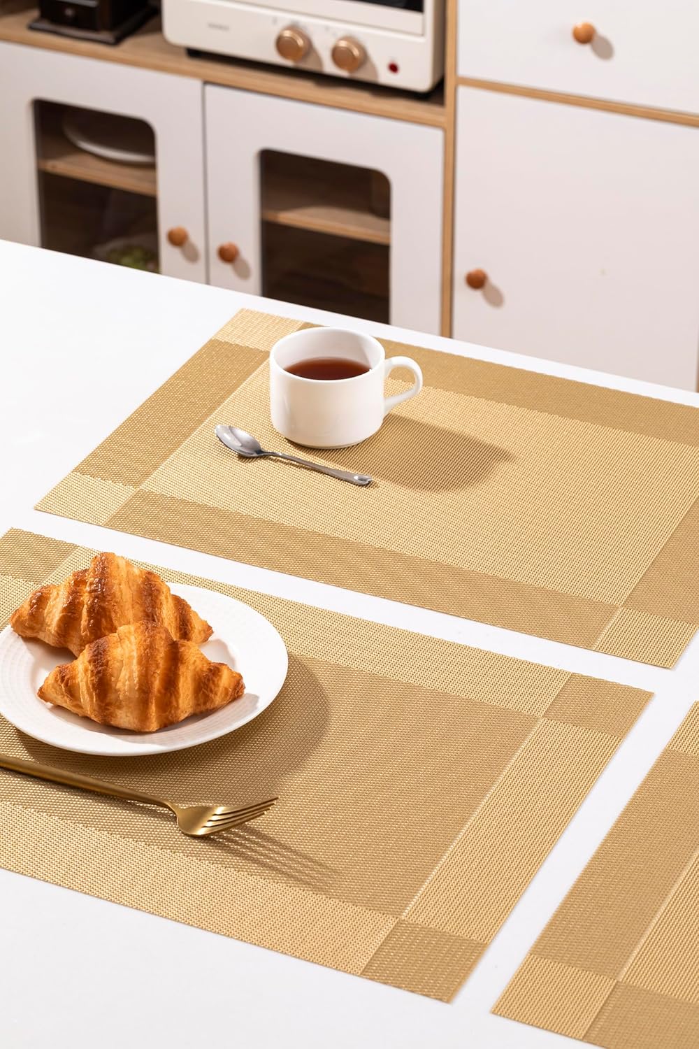 LEXMORE Placemats Set of 8 Vinyl/Plastic Woven Place Mats for Kitchen Table Indoor/Outdoor Washable Placemat Wipeable Dining Table Mats(Gold Cube)