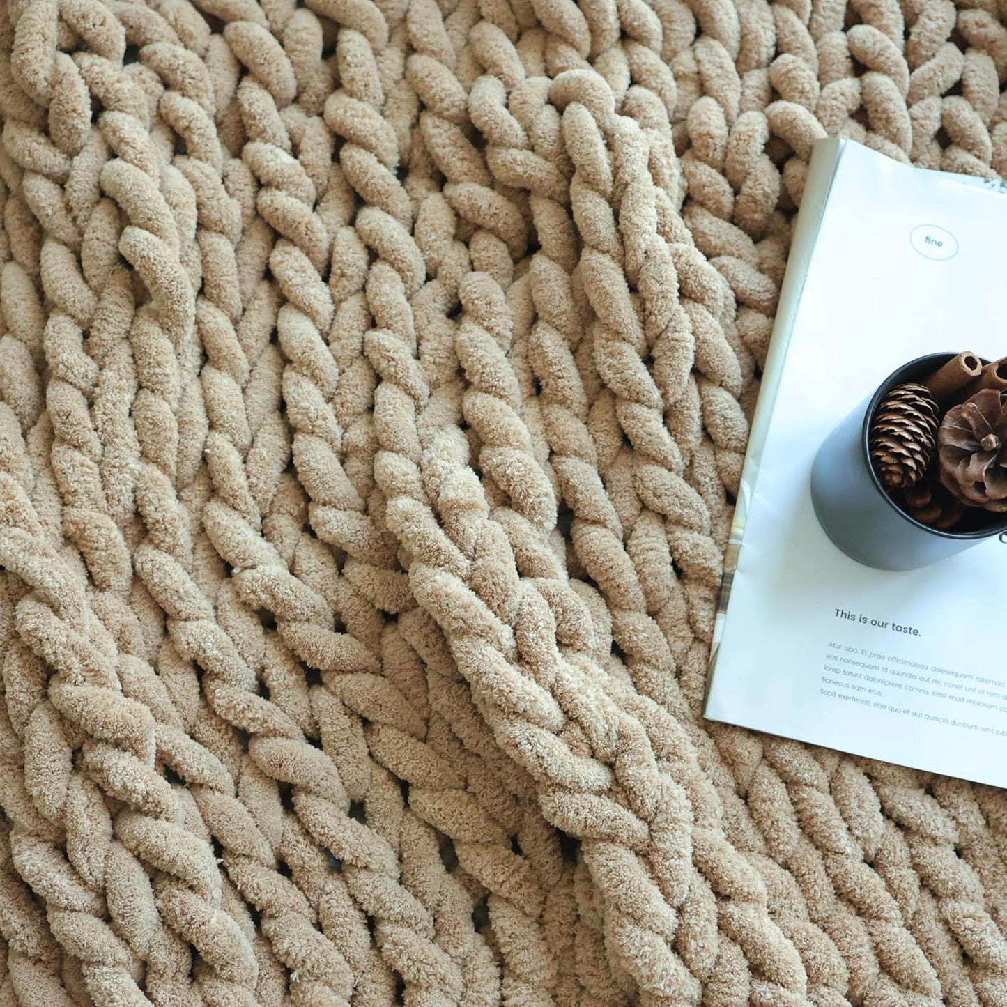 Maetoow Chenille Chunky Knit Blanket Throw （40×50 Inch）, Handmade Warm & Cozy Blanket Couch, Bed, Home Decor, Soft Breathable Fleece Banket, Christmas Thick and Giant Yarn Throws, Khaki