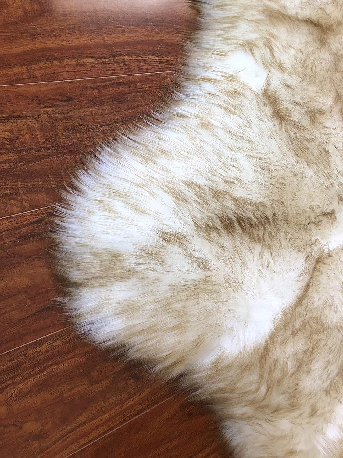 LAMBZY Faux Sheepskin Hypoallergenic Free Shape Silky Shag Rug, Luxury Shaggy Silky Plush Carpet for Bedrooms Rugs Living Sofa Floor Rugs (Sexto 6 Pelts 6'x6', 180x180cm White with Brown Tips)