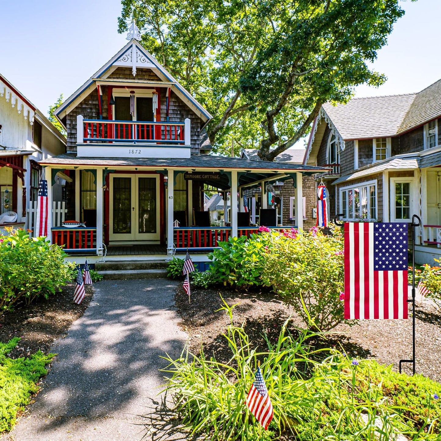 TOPFLAGS Garden Flag Stand with American Flag Garden Flag Metal Yard Flag Holder Pole Stake Small Flag Stands for Garden Flags 12 x 18 with Clips and Stopper 2 Pack