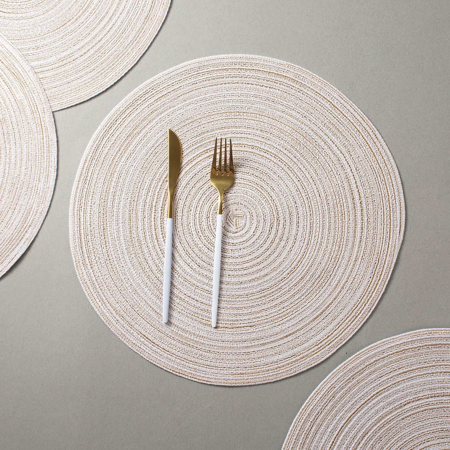 AHHFSMEI Round Braided Placemats Set of 6 Round Table Mats for Dining Tables Natural Woven Heat Resistant Place mats 15 Inch (Beige)