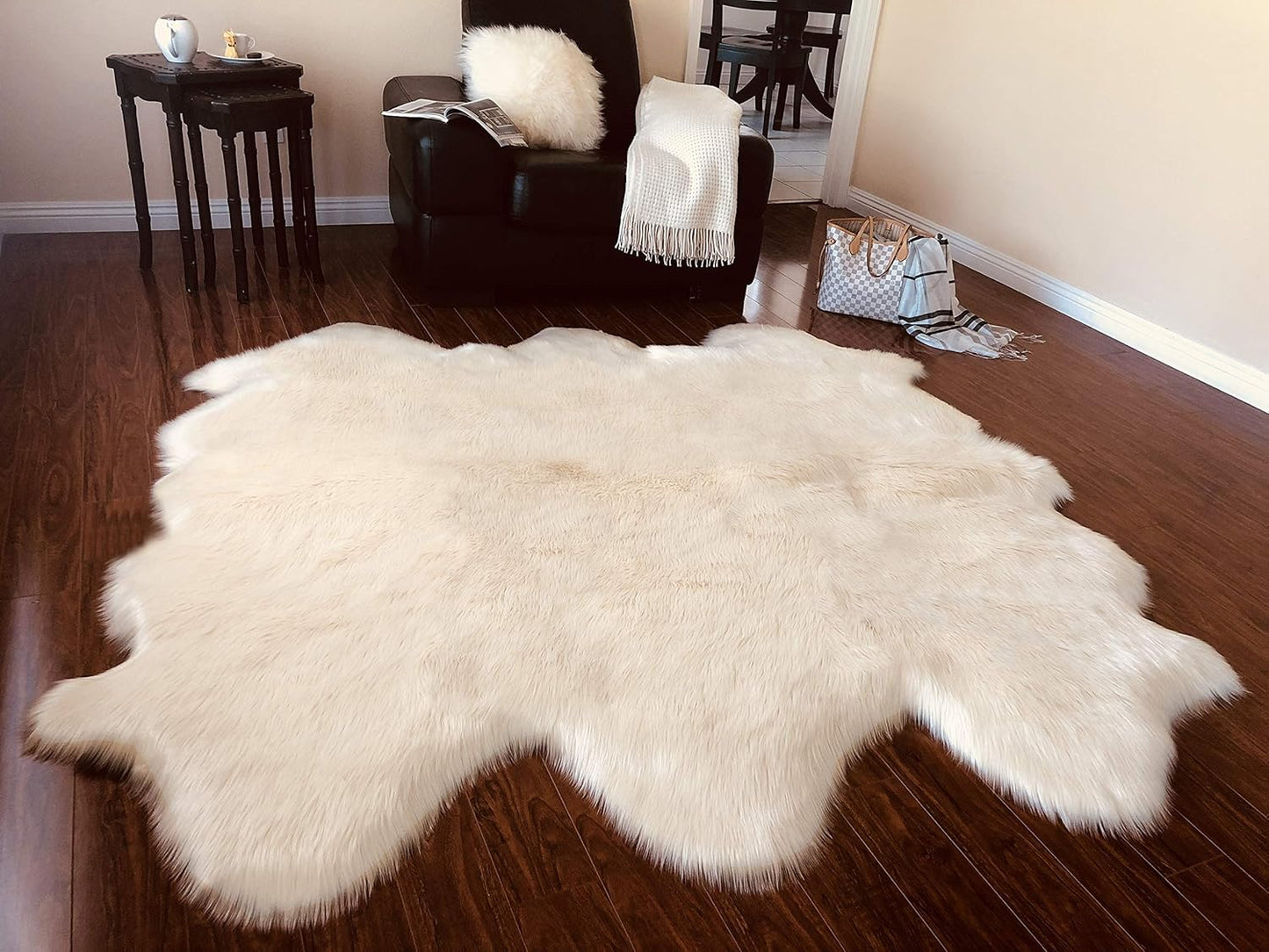 LAMBZY Faux Sheepskin Hypoallergenic Free Shape Silky Shag Rug, Luxury Shaggy Silky Plush Carpet for Bedrooms Rugs Living Kids Room Sofa Floor Rugs (Sexto 6 Pelts 6'x6', 180x180 cm,White)