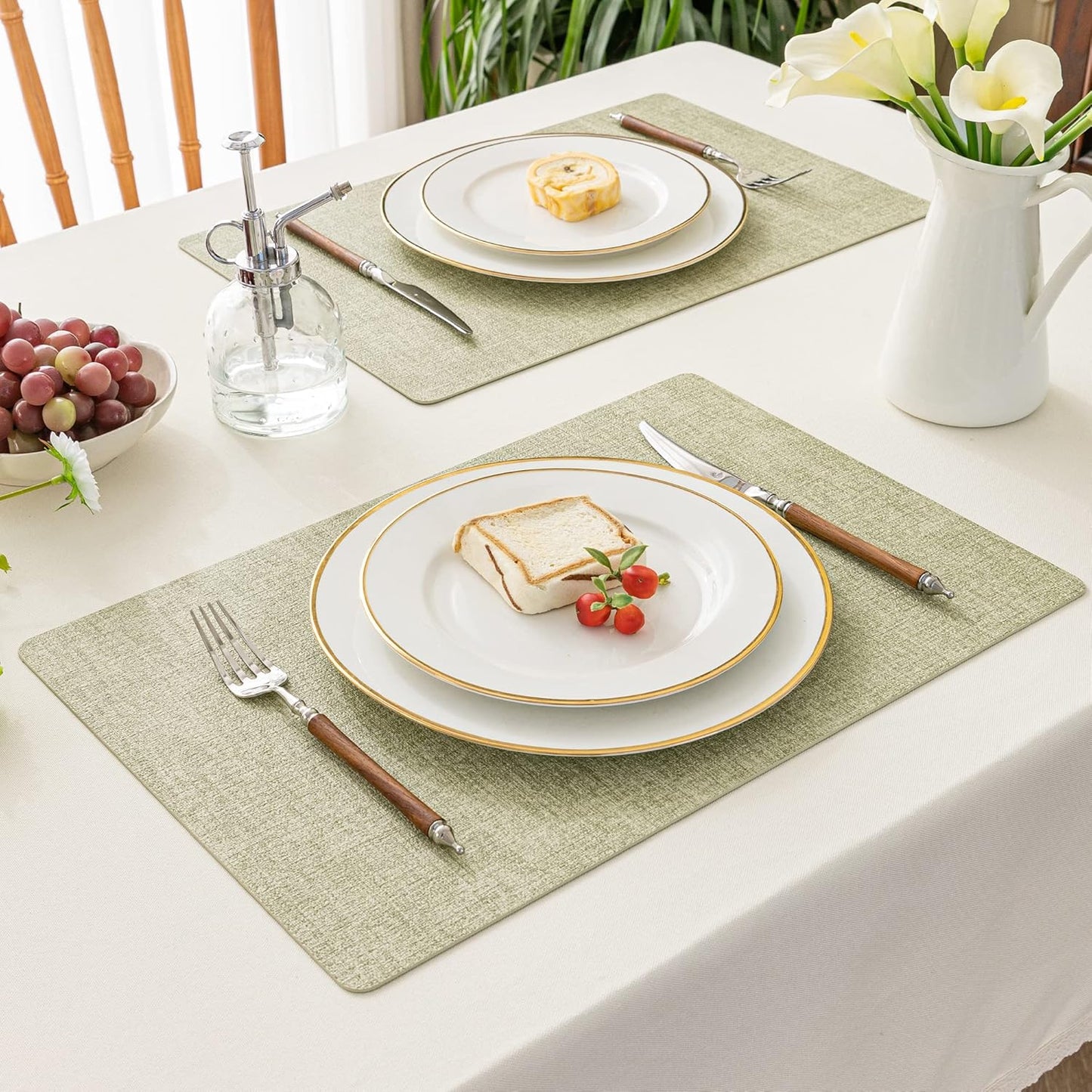 Romanstile Vinyl Placemats Set of 8-12 X 18 Inch - Heat Resistant Place Mats 100% Waterproof Oilproof Wipeable Reversible Faux Leather Table Mats for Kitchen/Dining/Party/Outdoor, Grass Green