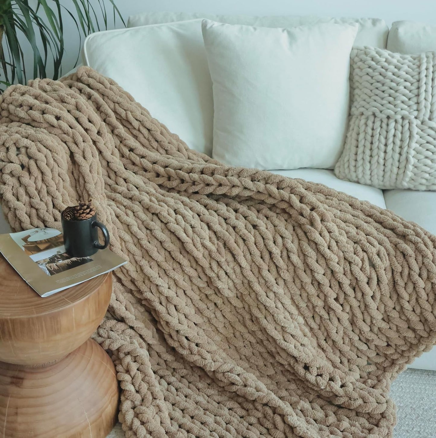 Maetoow Chenille Chunky Knit Blanket Throw （60×80 Inch）, Handmade Warm & Cozy Blanket Couch, Bed, Home Decor, Soft Breathable Fleece Banket, Christmas Thick and Giant Yarn Throws, Khaki