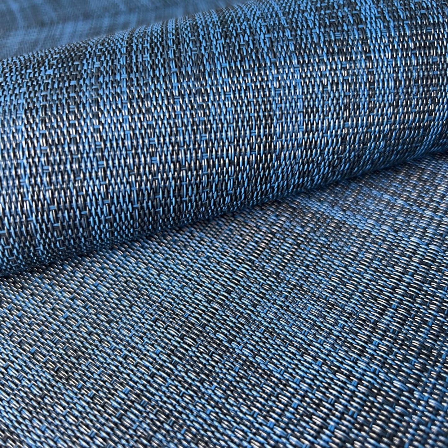 WAZAIGUR Placemats Set of 4 for Dining Table Heat-Resistant Washable Place Mats Woven Vinyl Kitchen Table Mats Easy to Clean,Navy Blue