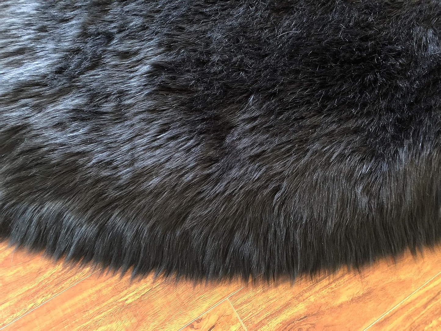 LAMBZY Faux Sheepskin Hypoallergenic Free Shape Silky Shag Rug, Luxury Shaggy Silky Plush Carpet for Bedrooms Rugs Living Room Kids Rooms Sofa Floor Rugs (Decto 10 Pelts 6'x10', 180x300cm Black)